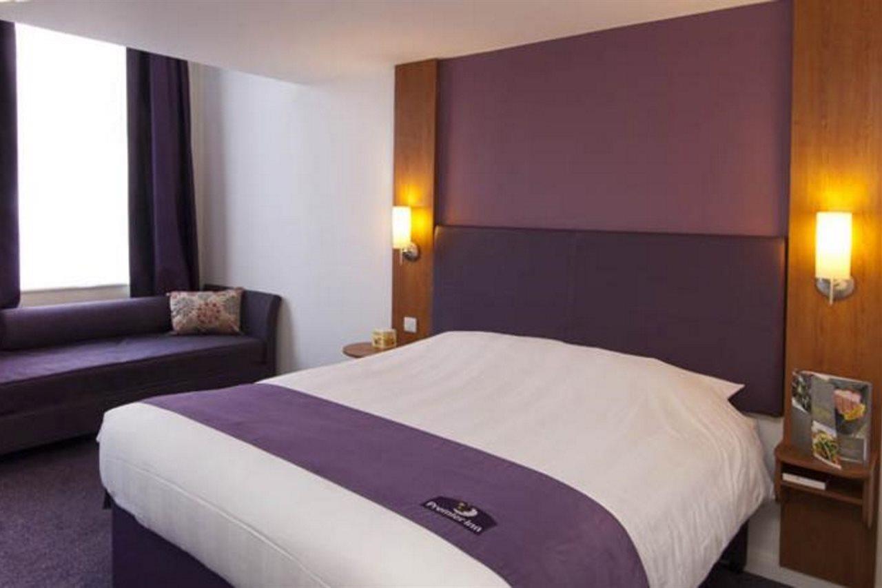 Premier Inn Bristol City Centre King Street Exterior photo